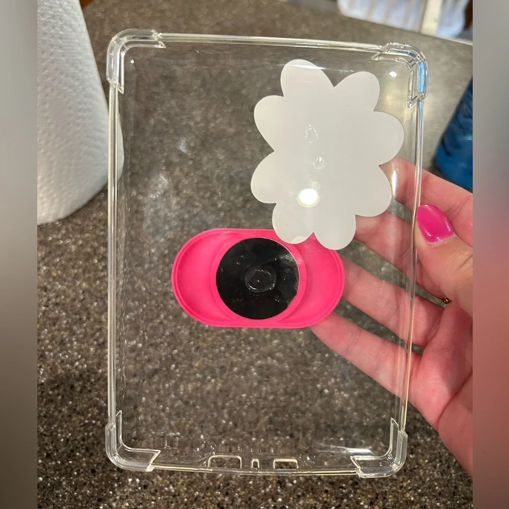 6inch clear kindle case with neon pink pop socket